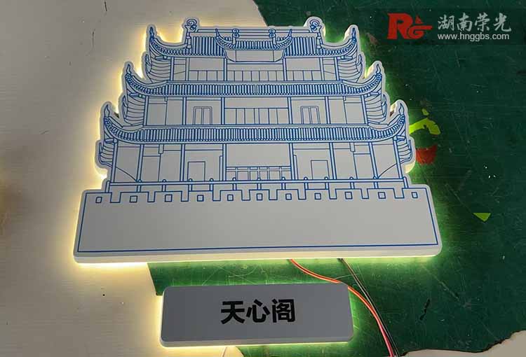 �L(zh��ng)ɳ�ؘ�(bi��o)�l(f��)���ֲ����c(di��n)�����е�����Ƭ